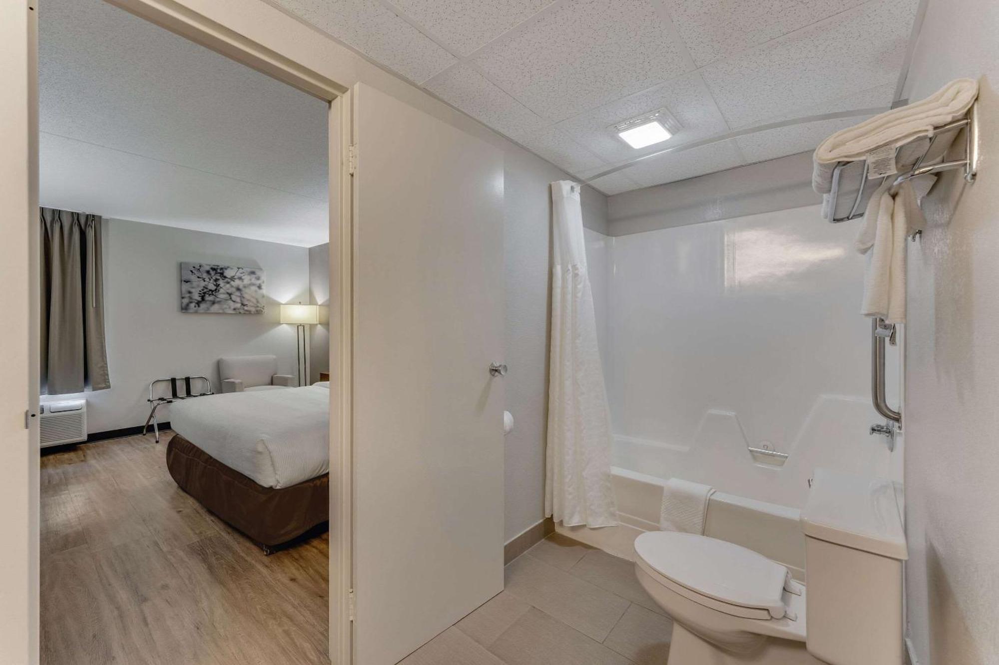 איסטון Quality Inn מראה חיצוני תמונה