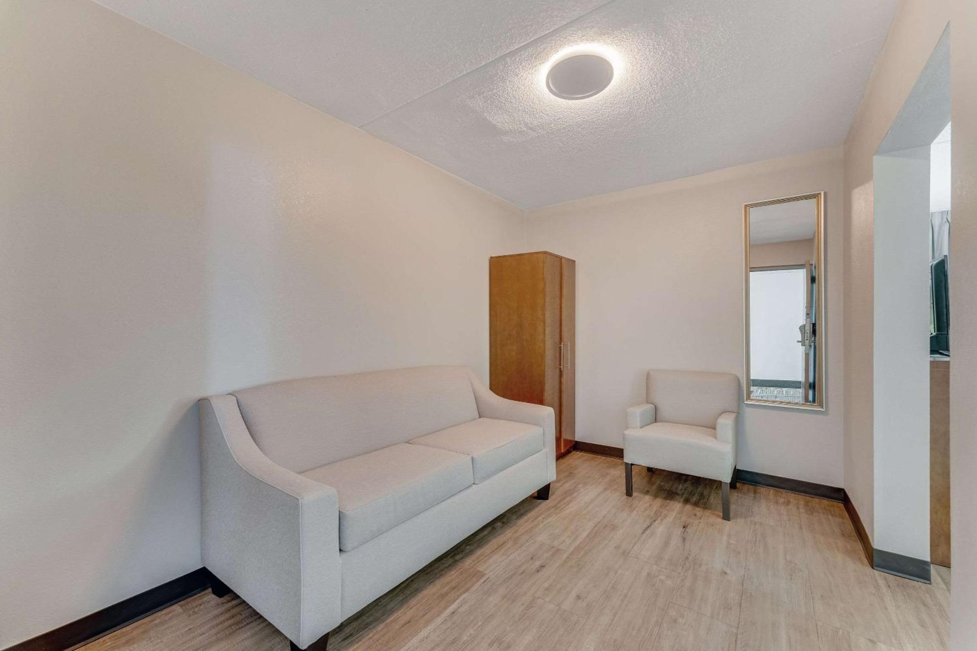איסטון Quality Inn מראה חיצוני תמונה
