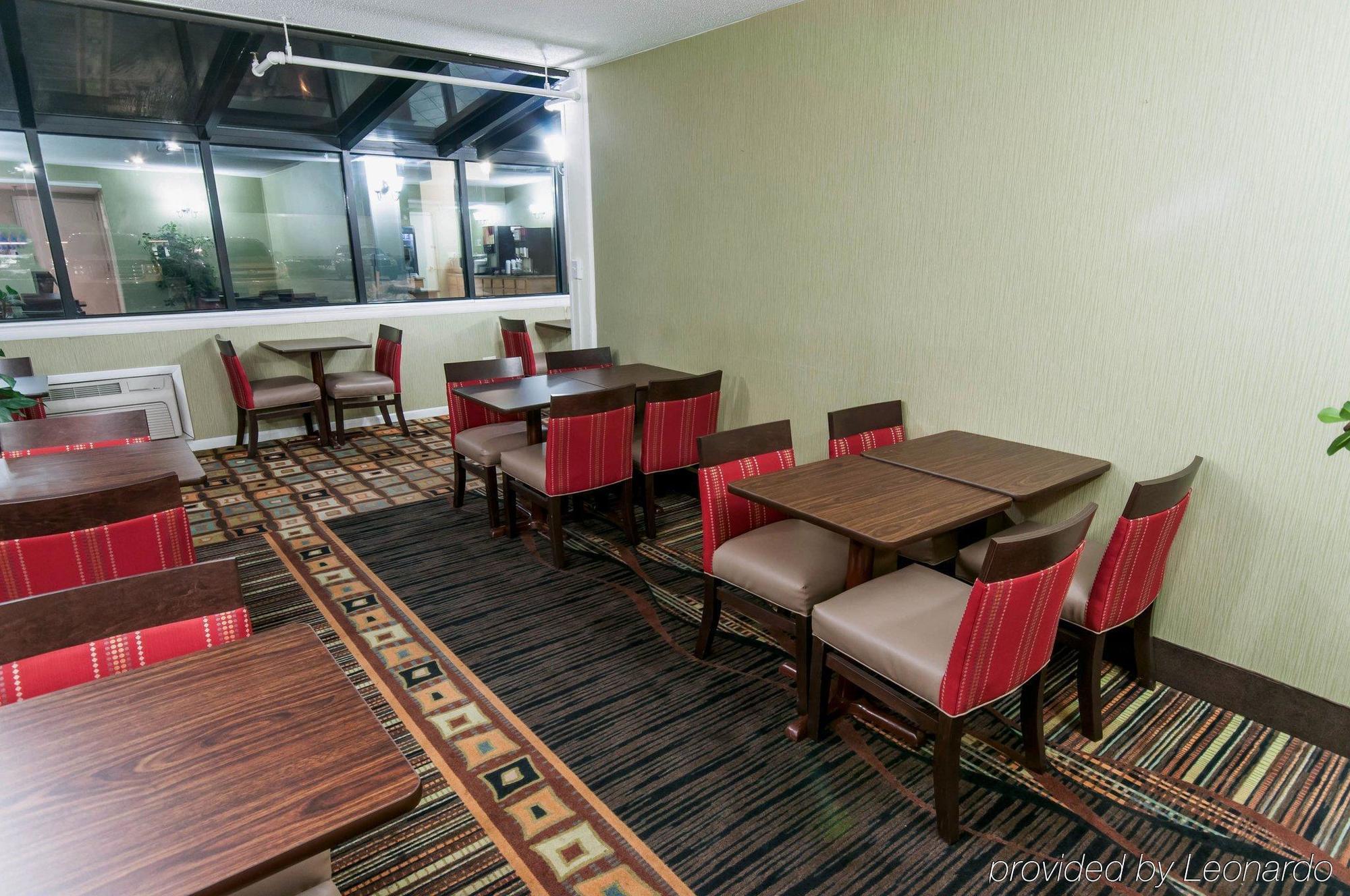 איסטון Quality Inn מראה חיצוני תמונה